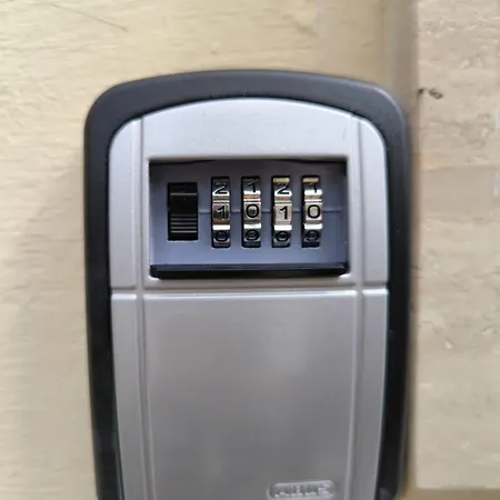 Theo's Court Sea View Apartament