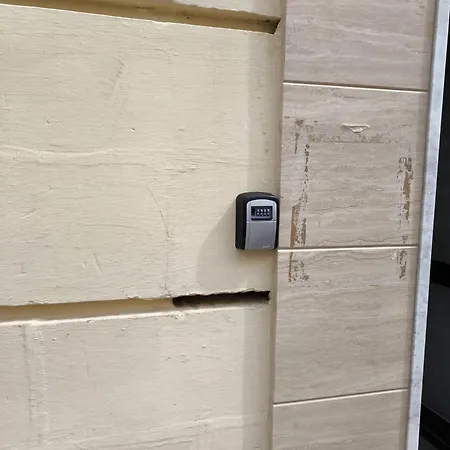 Theo's Court Sea View