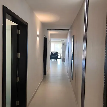 Theo's Court Sea View