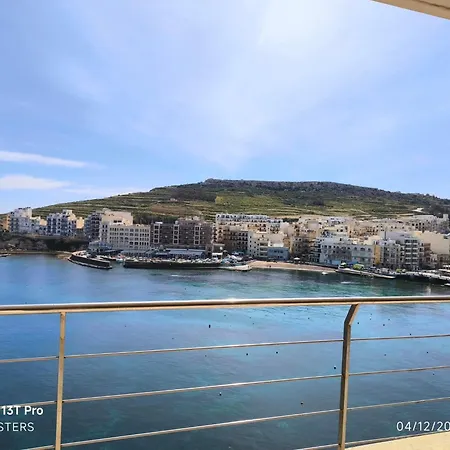 Theo's Court Sea View Apartment *