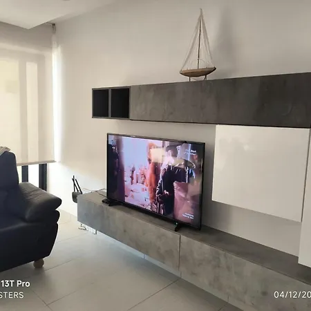 Theo's Court Sea View Apartment