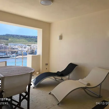 Apartament Theo's Court Sea View