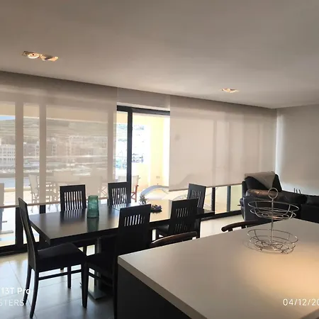 Apartment Theo's Court Sea View