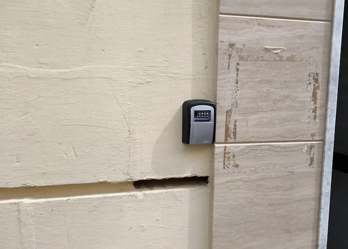 Theo's Court Sea View