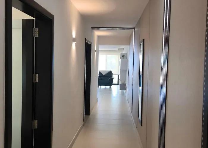 Theo's Court Sea View