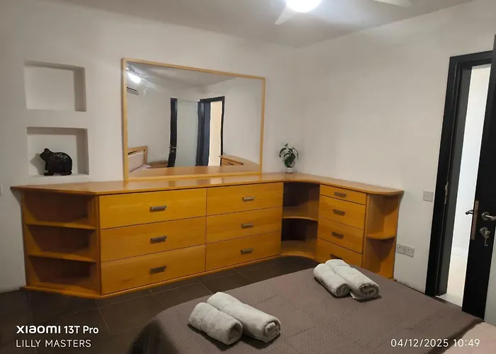 Theo's Court Sea View *