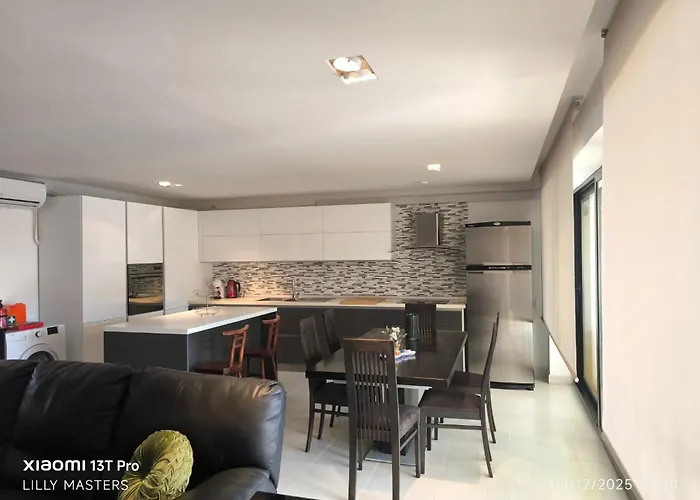 Theo's Court Sea View