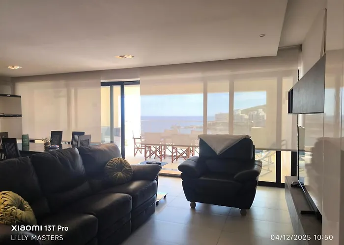 Theo's Court Sea View *