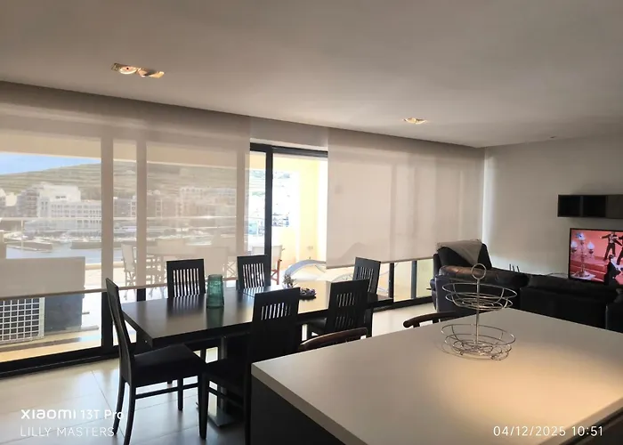 Daire Theo's Court Sea View