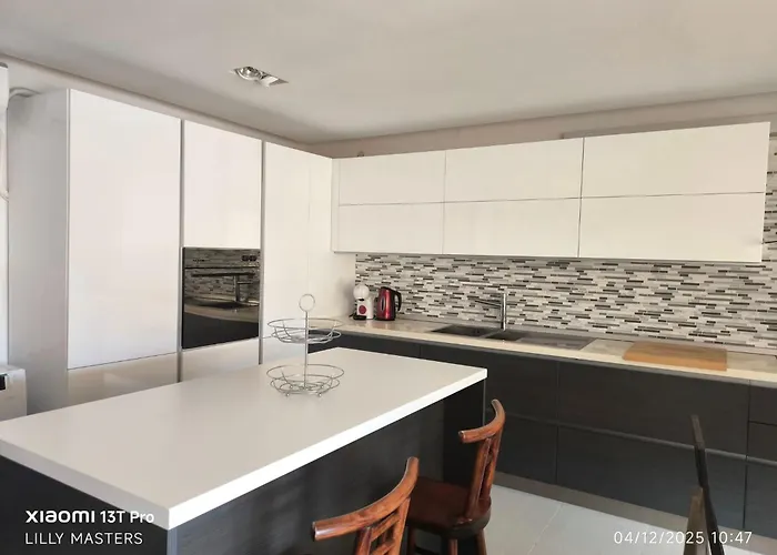 Daire Theo's Court Sea View *